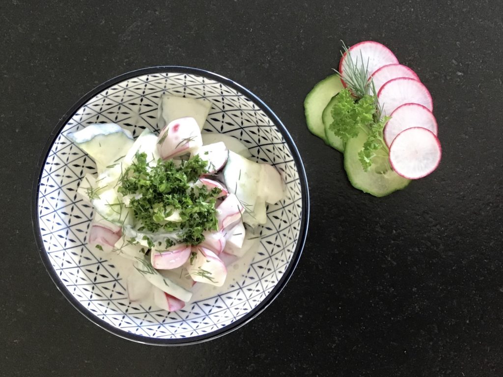 Schneller Radieschen-Gurken-Salat - bauersfrau.bayern